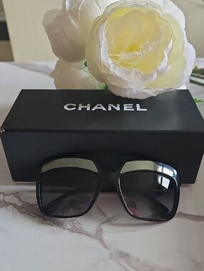 CHANEL Black Oversized Square Sunglasses with Gradient Lenses